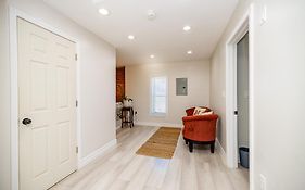 Luxurious Room In Fall River Stay